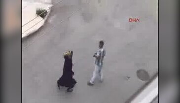 Kocası kaçtı, saldırganla baş başa kaldı
