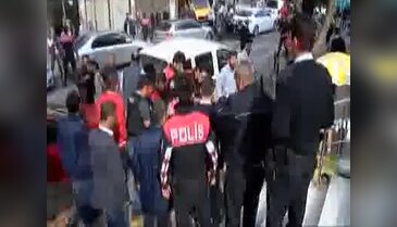İstanbul Zeytinburnu'nda bıçaklı şahıs paniği