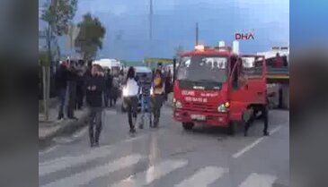 İşçi servisi TIR'a çarptı: 21 yaralı