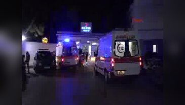 Köpeğe tekme atan esnafı uyardılar, tekme-tokat dayak yediler