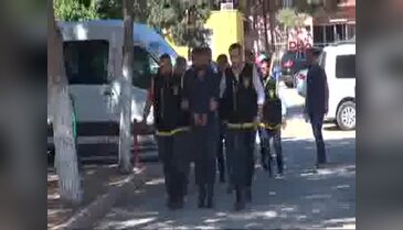 Borcunu almak için sosyal medyadan sevgilisiyle tuzak kurdu
