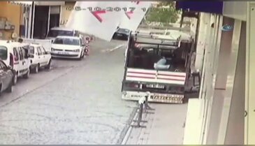1 dakikada 3 bin liralık hırsızlık kamerada