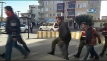 Bursa Karacabey TİGEM'de kaçak kazı yapan 5 kişi suçüstü yakalandı - 2