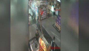 Üniversite öğrencilerini kaçırdılar, AVM'de kıskıvrak yakalandılar!