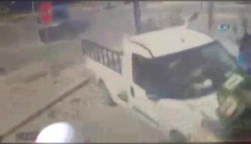 Kamyonet yayaları böyle ezdi: 5 yaralı