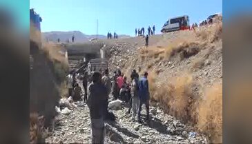 Hakkari'de kamyonet devrildi! 66 yaralı