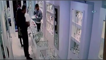 Gümüşçüden cep telefonunu böyle çaldı