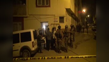 Polisi gören firari hükümlü, girdiği evdeki aileyi tabancayla rehin aldı
