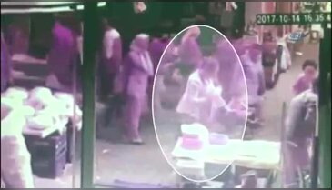 Önce kokladı sonra çaldı