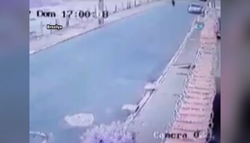 Motosiklet sürücüsünün bacağı koptu