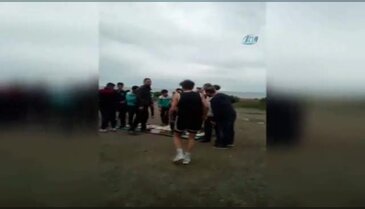 Madalya töreninde ağırlığa dayanamayan kürsü çöktü