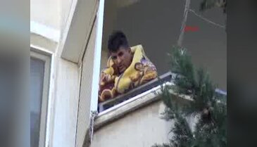 İlişki için gittiği evde böyle yardım istedi!