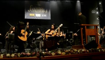 Bursa'da "İki Gitar" konseri verdi