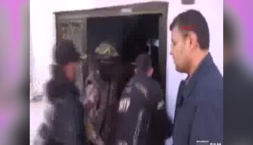 Bursa'da operasyonda açılmayan kapılar koç başı ile kırıldı!