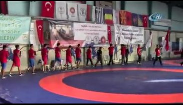 Balkan Güreş Şampiyonası Bursa'da başladı