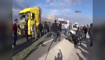 Kum fırtınası faciası! 20 araç birbirine girdi