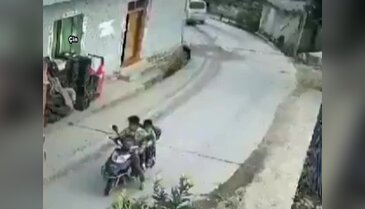 Kamyon bir anda geriye doğru kaymaya başladı