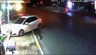 İstanbul Pendik'te iki aracın çarpıştığı kamerada