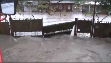 Nehir taştı, Başbakan kurtarma çalışmalarına katıldı