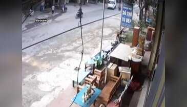 El freni çekilmeyen kamyonet korkuttu