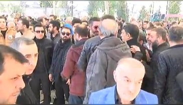 Cenazede fotoğraf çeken kadına Reyhan Karaca'dan sert tepki