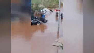 Mersin'de şiddetli yağış! Dereler taştı, araçlar sürüklendi