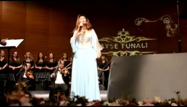 Ayşe Tunalı Bursa'da konser verdi