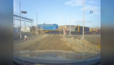 Tren kamyonete böyle çarptı