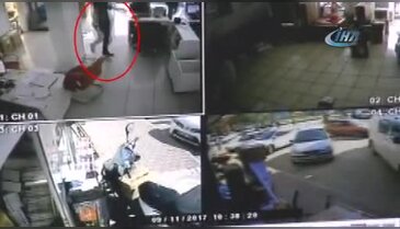 'Şişme kadın' çıkınca görevlinin telefonunu gasp edip kaçtı