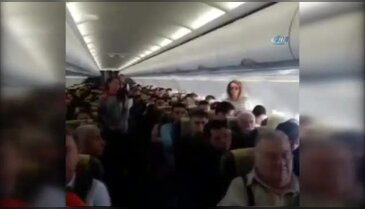 Uçakta yolculardan Ata'ya saygı duruşu