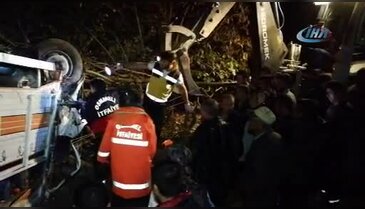 Bursa'da kamyon traktöre çarptı: 1 ölü, 1 yaralı