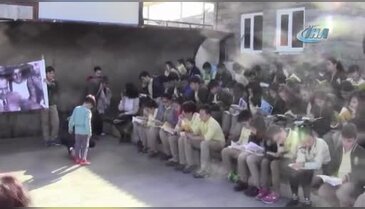 Bursa Mudanyalı çocuklar sahilde kitap okudu