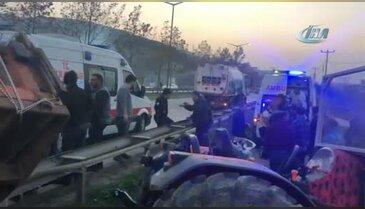 Bursa Gemlik'te traktör tıra çarptı: 6 yaralı