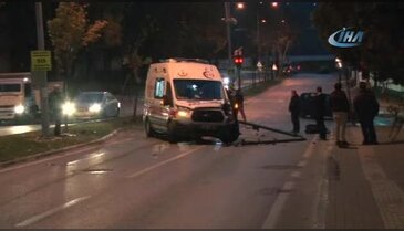 Bursa'da hasta taşıyan 112 ambulansı kaza yaptı