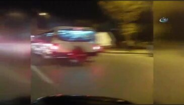 Tekerlekli sandalyeyle minibüse asıldı