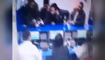 'Kız kardeşime neden bilet sattın?' dedi ve...