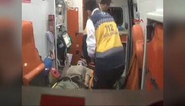 Akrabalarını bekleyen kadına otomobil çarptı!