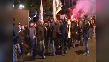 Televizyon binası önünde Kütahyalı protestosu