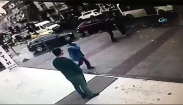 Kavga sırasında binlerce lira yola savruldu