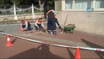 Bursa Osmangazi'de kaldırımlar tamir ediliyor