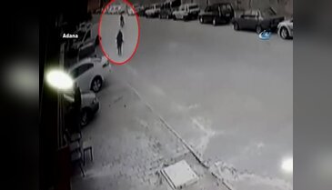 Motosikletli kapkaççı kamerada
