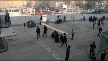 Bursa'da okulun duvarı çöktü