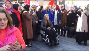 Bursa'da ''Şiddete karşı sevginin el izi'' etkinliği