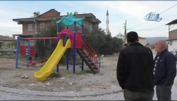 Parkta oynarken can verdi