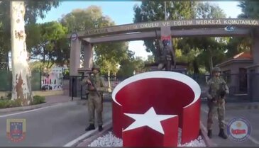 Komandoların zorlu eğitimi klip oldu