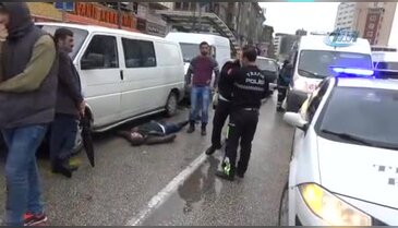 Bursa'da yol ortasında sızan madde bağımlısına aracın çarpıp kaçtığını sandılar