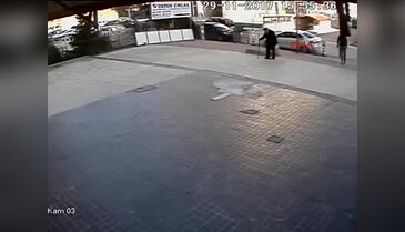 89 yaşındaki adamı önce dövdüler, sonra gasp ettiler!