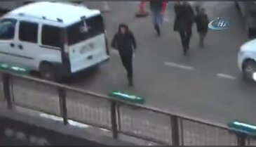 Özel okuldan çıkıp, lise öğrencisini tekme tokat dövdüler