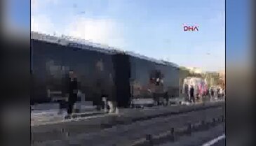 İstanbul'da metrobüs yolunda kaza