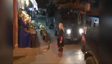 Beyoğlu'nda bir araçtan rastgele ateş açıldı: Yaralılar var
